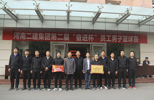 明博在线(中国)领导与季军团队合影留念
