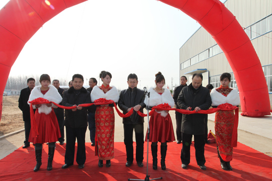 明博在线(中国)领导为钢构生产线建成投产进行剪彩
