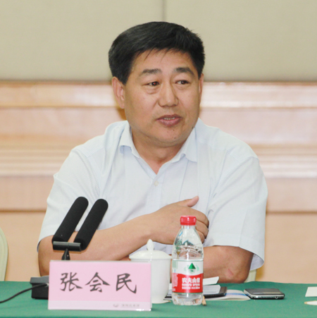 明博在线(中国)党委书记张会民在会上发表讲话