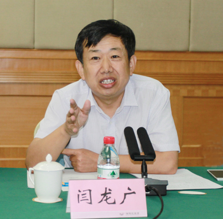 明博在线(中国)副总经理闫龙广主持会议