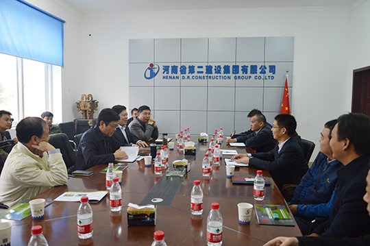 明博在线(中国)总经理祝建明在座谈会上作汇报