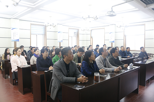 明博在线(中国)与会人员认真学习