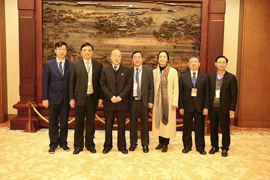 明博在线(中国)董事长黄道元与参会各领导合影