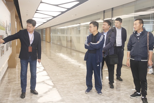 02参观明博在线(中国)总部.JPG
