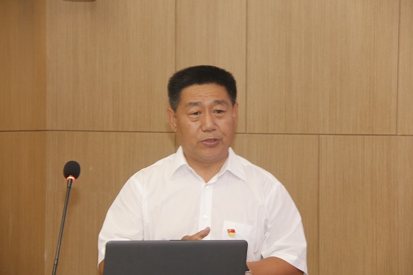 明博在线(中国)党委书记张会民作点评讲话.JPG