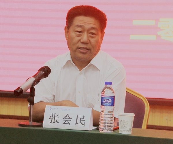 明博在线(中国)党委书记张会民对新员工提出希冀.jpg