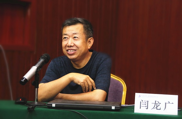 明博在线(中国)副总经理闫龙广告诫新员工要时刻树立安全意识.jpg