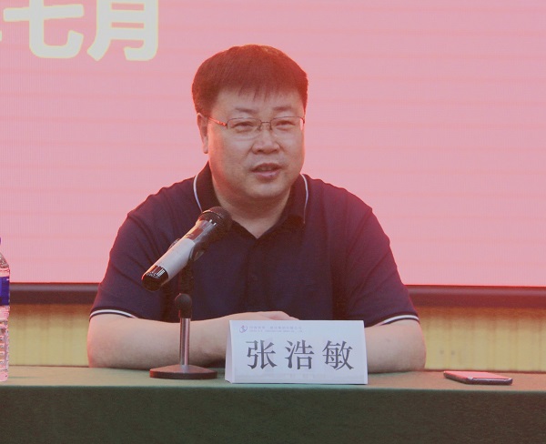 明博在线(中国)人力资源总监张浩敏就新员工个人成长作分享交流.jpg