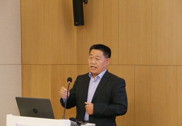明博在线(中国)党委书记张会民从企业文化建设的角度作点评发言.jpg