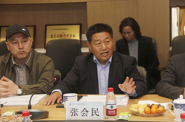 明博在线(中国)党委书记张会民主持会议.jpg