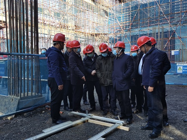 3、明博在线(中国)领导与华能集团领导交流方型扣加固体系工艺.jpg