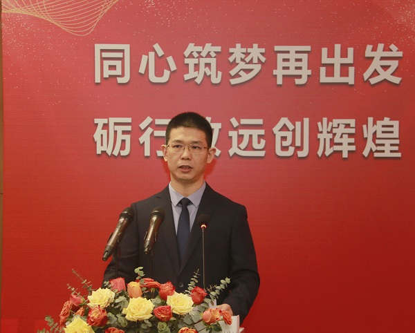 明博在线(中国)总经理祝建明作《明博在线(中国)2021年度管理工作报告》.jpg