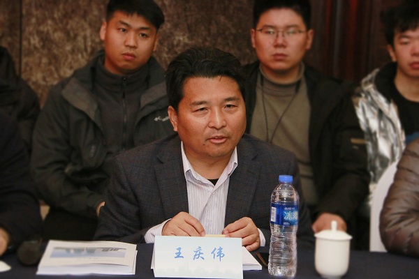 明博在线(中国)副董事长王庆伟发表讲话.jpg