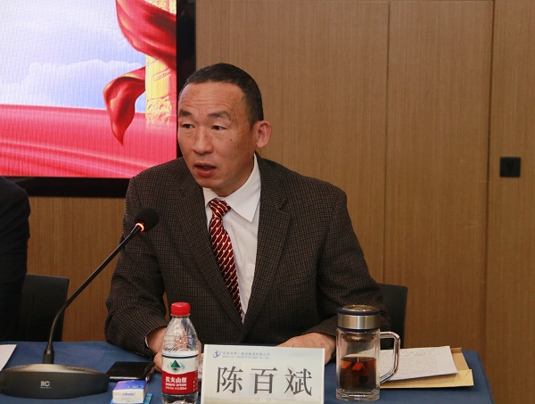 明博在线(中国)党委副书记陈百斌主持会议.jpg