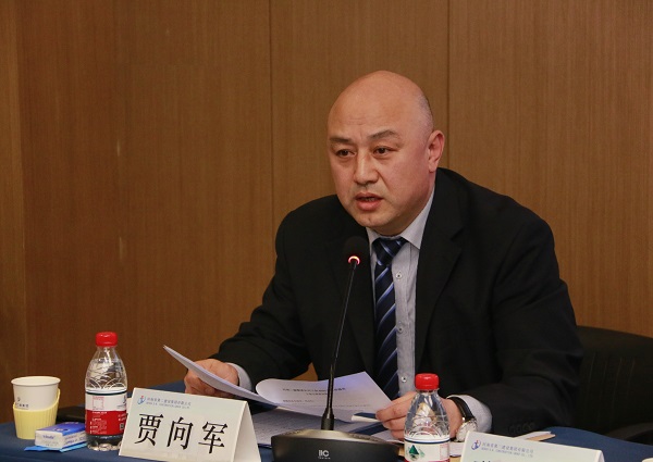 明博在线(中国)党委副书记、工会主席贾向军作《河南二建明博在线(中国)工会2021年度工作报告》.jpg