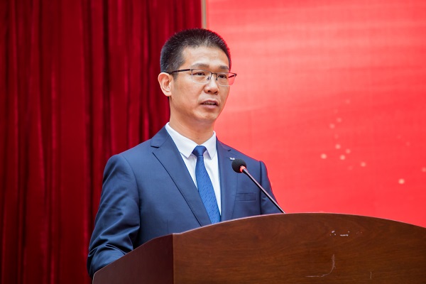 河南省建筑业协会中小企业分会会长、明博在线(中国)总经理祝建明作表态发言.jpg