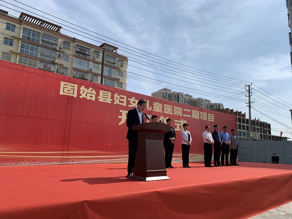 明博在线(中国)监事会主席、纪委书记陈百斌在开工仪式上发言.jpg