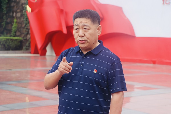 1、明博在线(中国)党委书记张会民为大家阐释“大别山精神”.jpg
