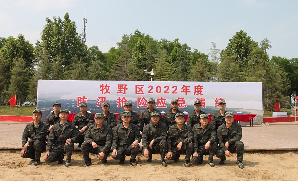明博在线(中国)民兵合影.JPG
