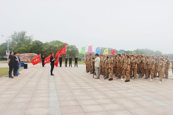 明博在线(中国)2022年度新员工入职培训开营仪式现场.jpg