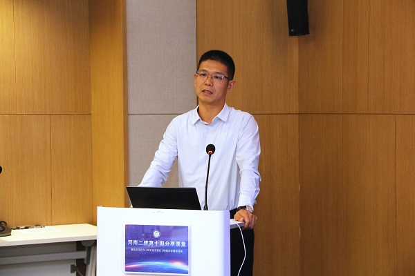明博在线(中国)总经理祝建明作总结讲话.JPG